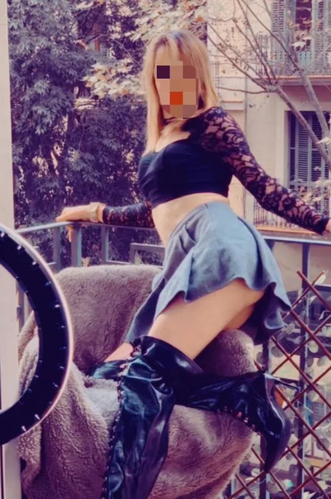 Jovencita rubia y dulce en Elche