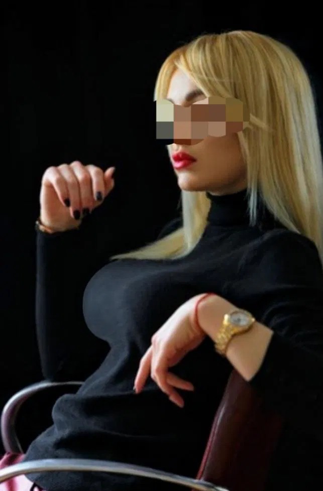 Rubia con curvas en Torrevieja