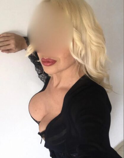 Rubia con curvas en Torrevieja