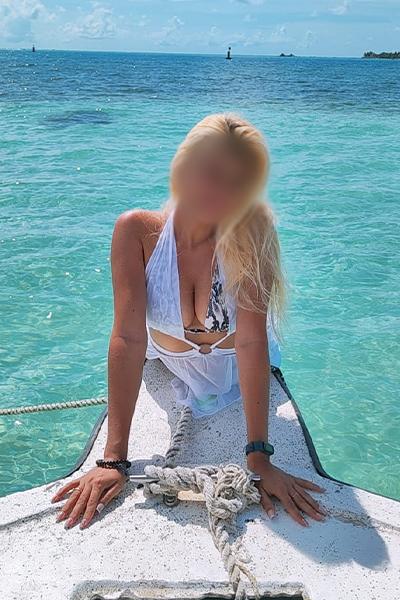 Azul acompañante y masajista en Elche 24 horas