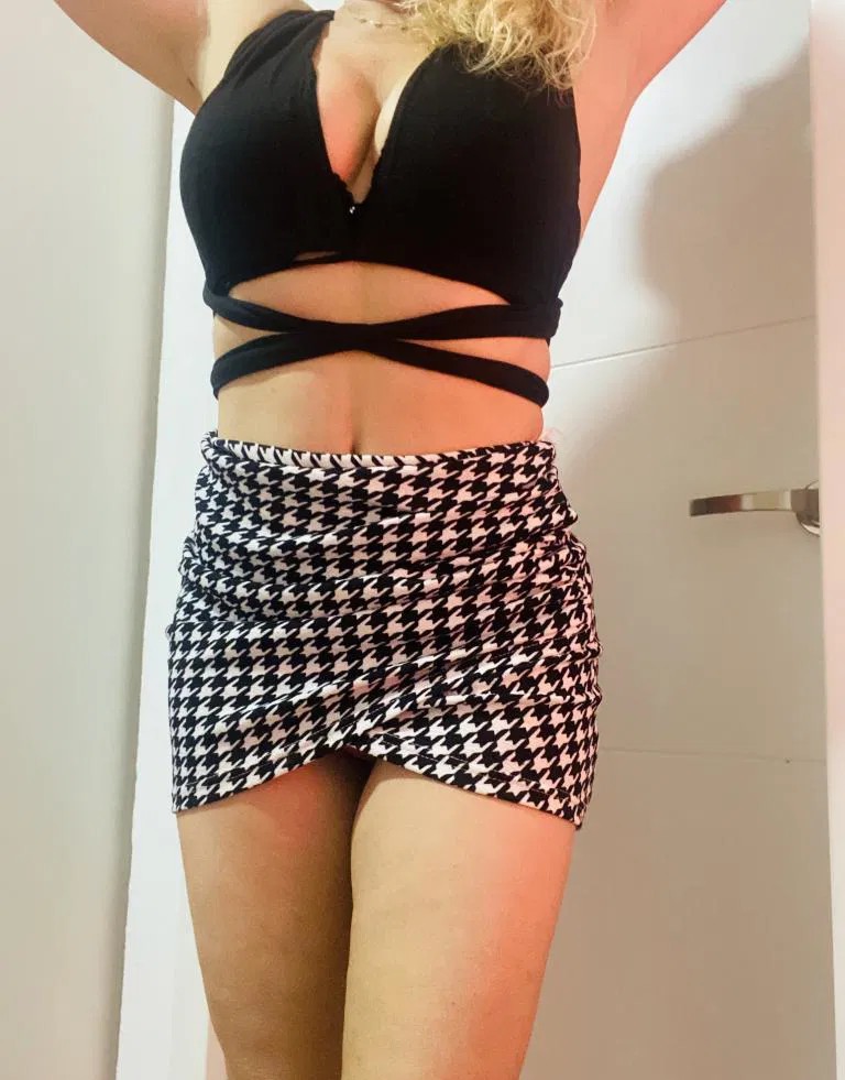 Sandra rubia bella en Elche