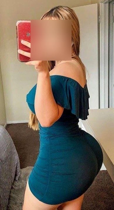 Alejandra culona complaciente en Torrevieja