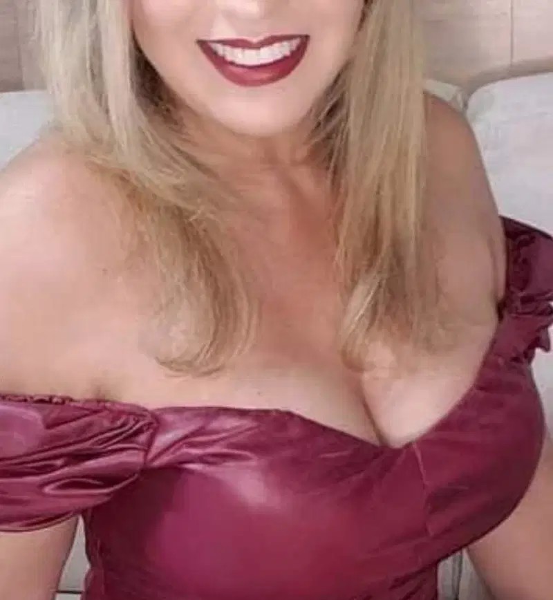 611267035-chica-de-compania-en-alicante-L3MH9K