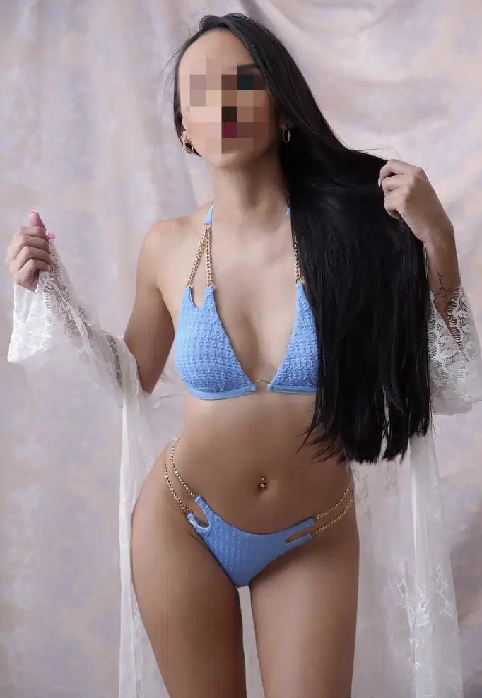 631652977-acompanante-en-alicante-A3dICf