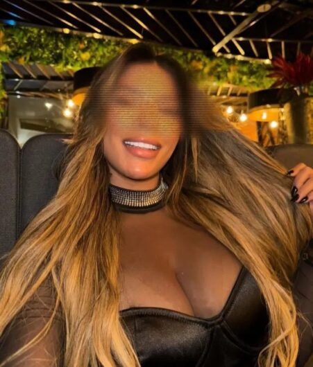 Jadi hermosa morena independiente en playa de San Juan