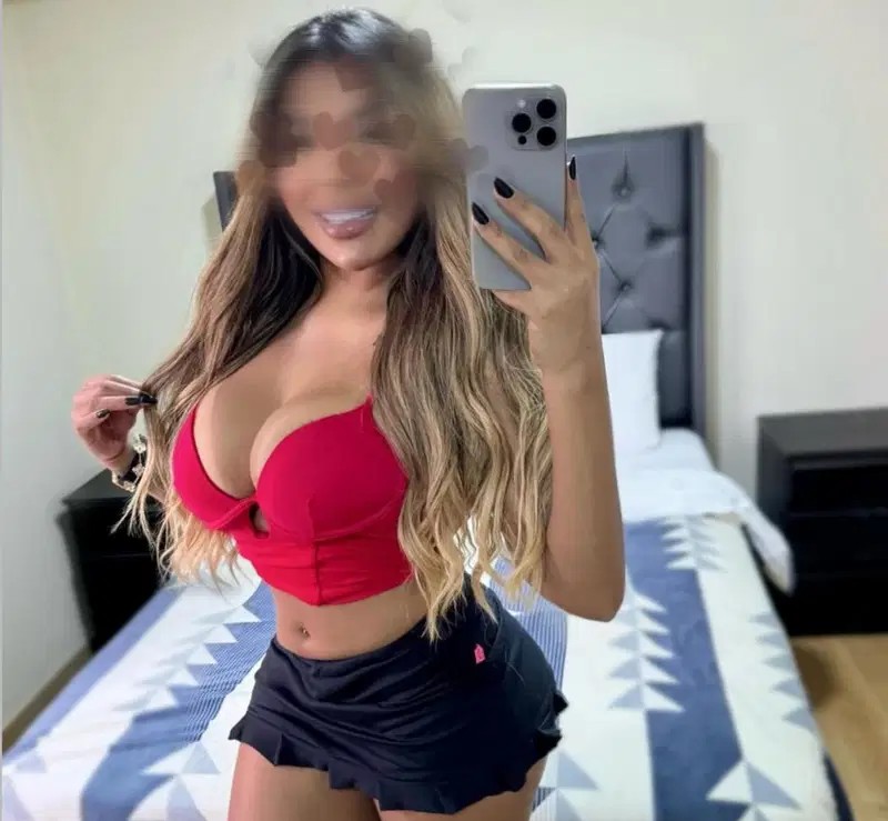 Jadi hermosa morena independiente en playa de San Juan